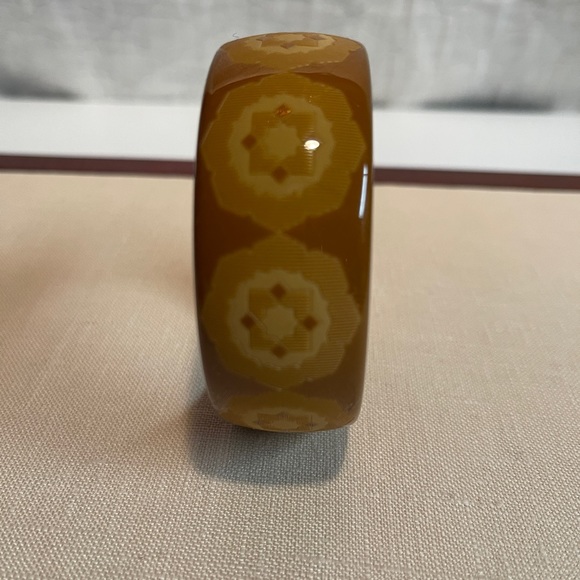 Tiffany & Co. Paloma Picasso Tan Caramel Zellige Resin Bangle with pouch and box - Picture 5 of 7